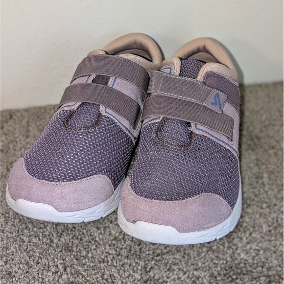 Vionic BRISK EMA Purple Sneakers Walking Shoes Size 9.5 Comfort NEW‎ - Picture 1 of 9